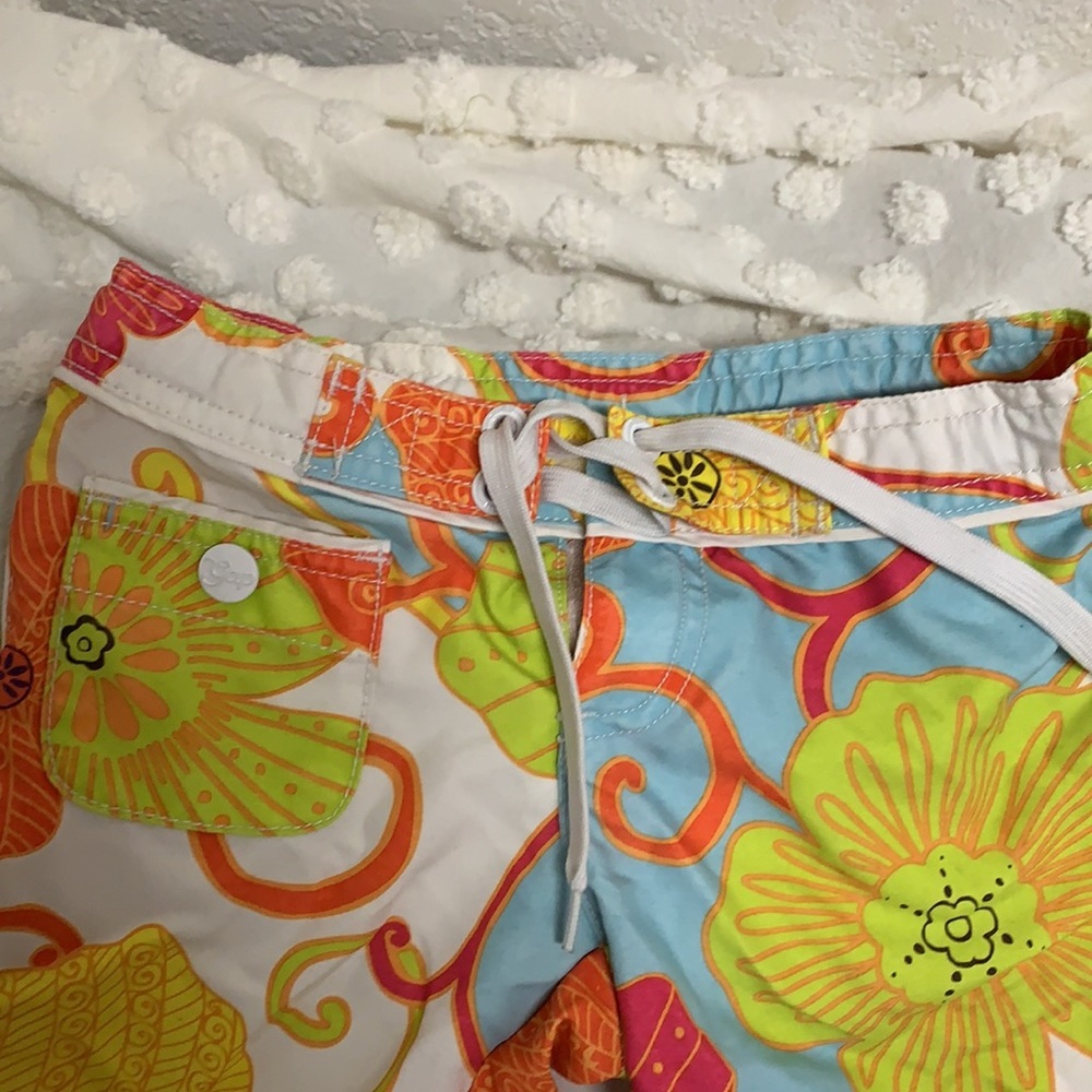 Gap Kids Summer Board Floral white blue orange shorts Size 5 - Picture 2 of 7